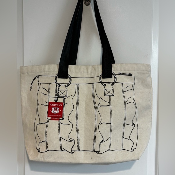 NWOT Harveys 15th Anniversary Tromp L'Oeil Tote - SHIPS NEXT DAY!!! - Picture 5 of 8